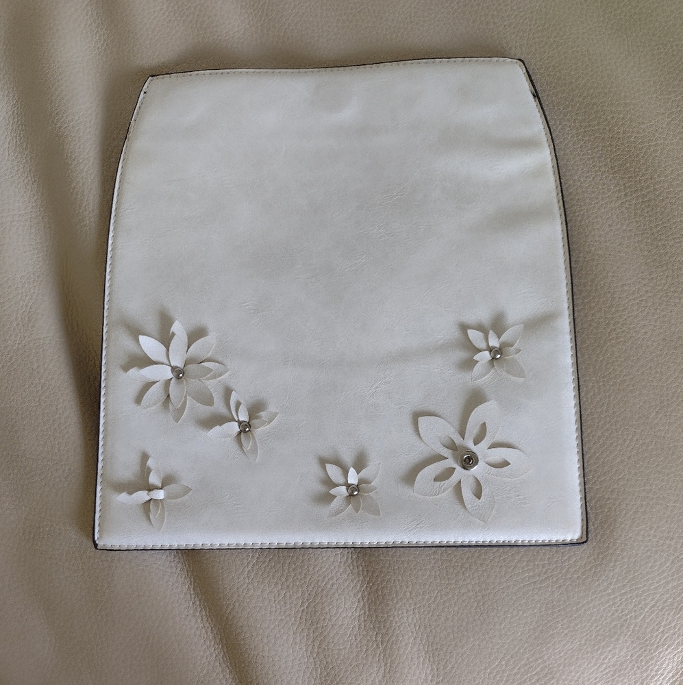 Magnolia and Vine Floral Accent Purse Flap.